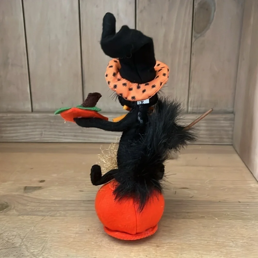Annalee Witch Cat “Midnight Ride Kitty” Pumpkin Broom Hat